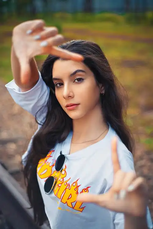 香蕉影视硬核科幻电影星轨之下海报